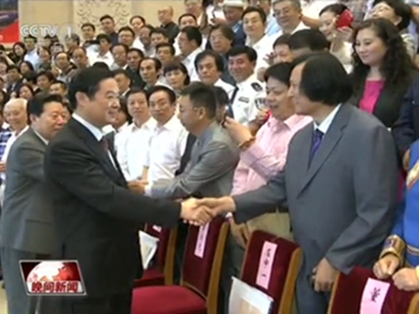 2016年6月13日至15日，中國(guó)民間文藝家協(xié)會(huì)第九次全國(guó)代表大會(huì)在北京京西賓館隆重舉行，中央政治局委員、書記處書記，中宣部部長(zhǎng)劉奇葆，中國(guó)文聯(lián)主席孫家正，中國(guó)民間文藝家協(xié)會(huì)主席潘魯生等各級(jí)領(lǐng)導(dǎo)參加。華藝雕塑董事長(zhǎng)傅紹相參加代表大會(huì)，并與劉奇葆部長(zhǎng)親切握手。